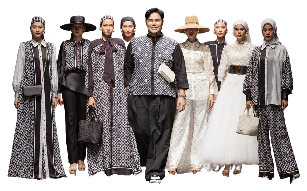 Ivan Gunawan bersama para model di atas panggung